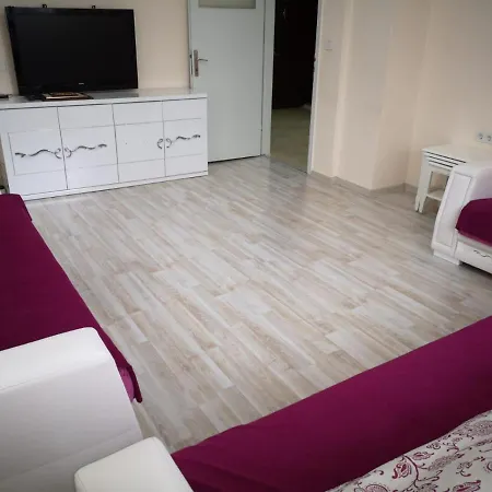 Alanya'Nin Merkezinde Esyali Kiralik Daire Алания